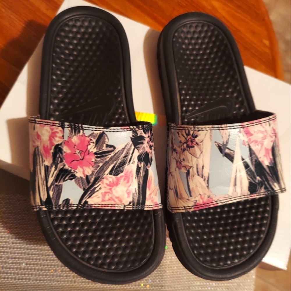 Nike women's slides